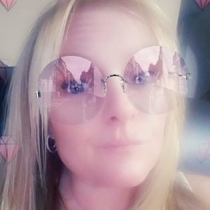 Meet your Posher, Lisabeth